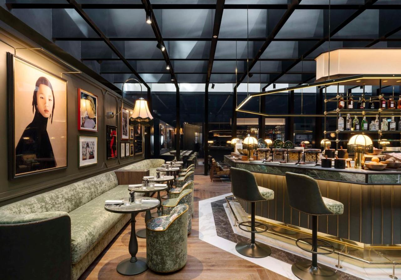 Radisson Collection Hotel, Santa Sofia Milano Dış mekan fotoğraf The interior of the bar
