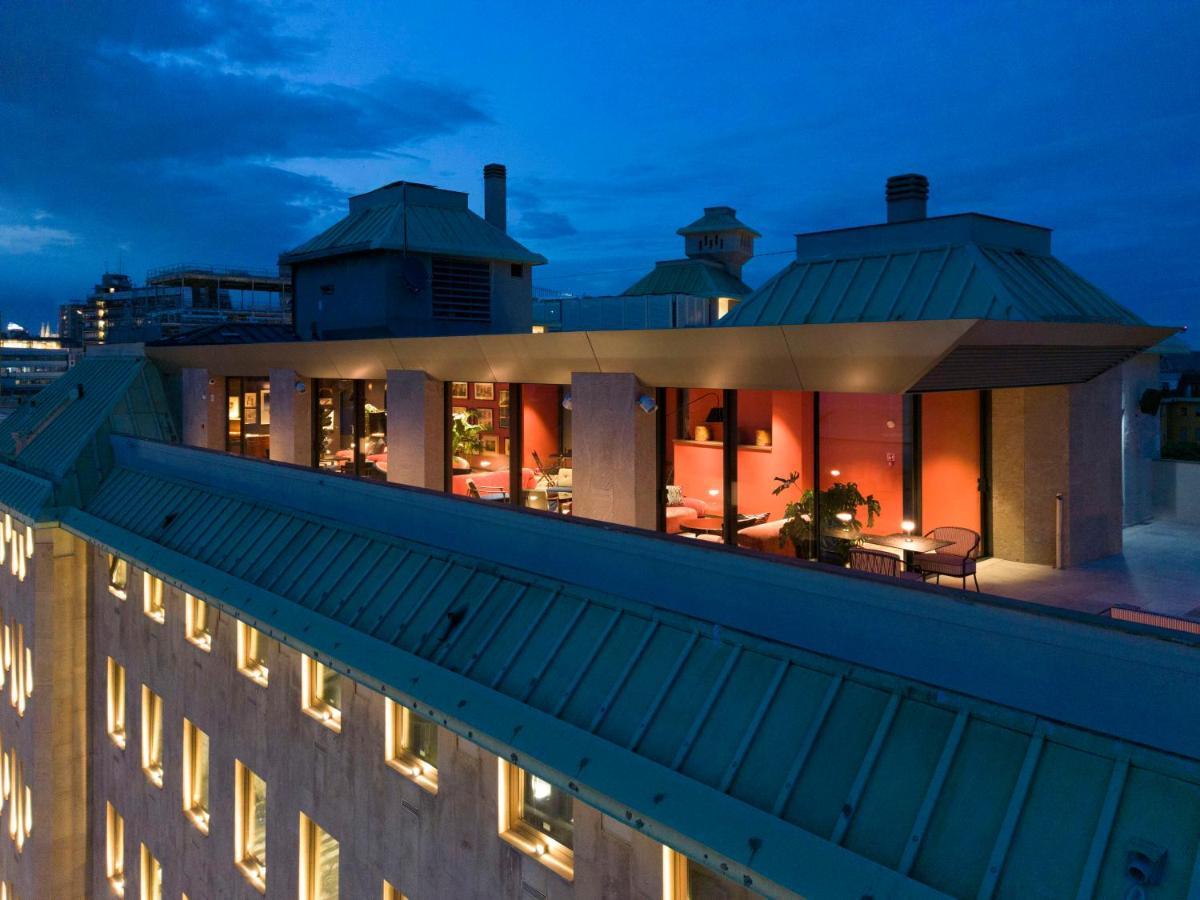 Radisson Collection Hotel, Santa Sofia Milano Dış mekan fotoğraf The 19th-century building of the National Gallery, London, is the home of the National Gallery's collection of 8,000 paintings.